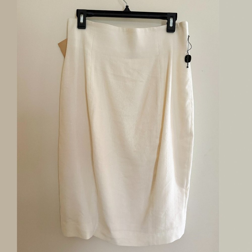 Tahari white/cream skirt     never worn    size 12   27' long